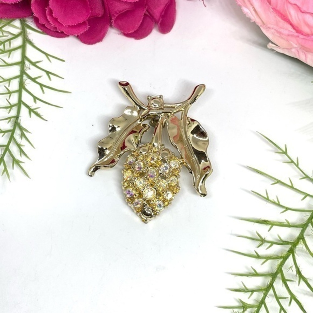 VINTAGE⚜️Strawberry Aurora Borealis Crystal Brooch - Picture 1 of 5